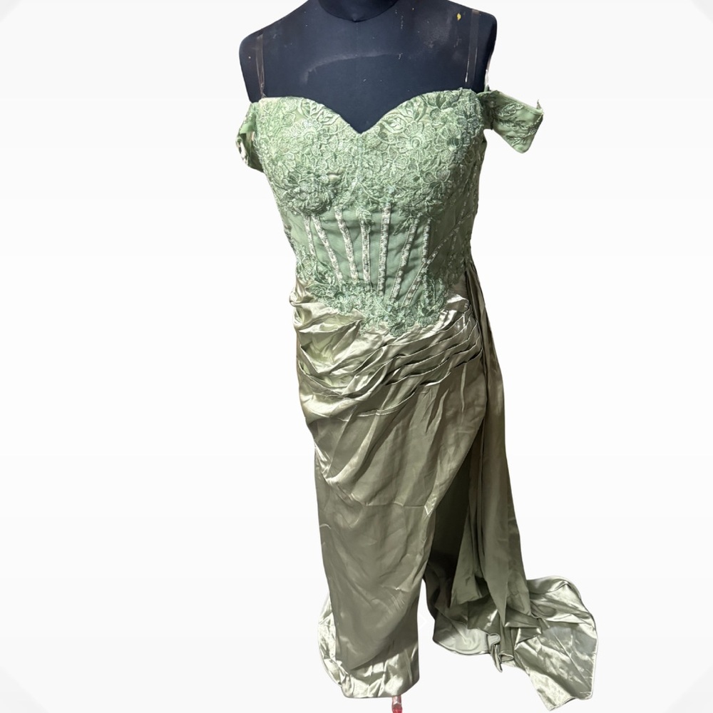 Elegant Green Off-Shoulder Gown